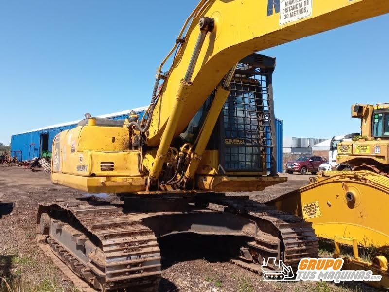 Komatsu PC200LB