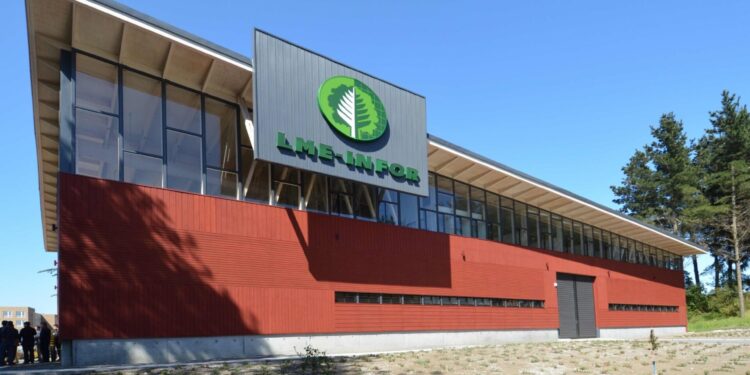 ULagos e INFOR selam aliança estratégica para fortalecer a pesquisa sustentável em Chiloé