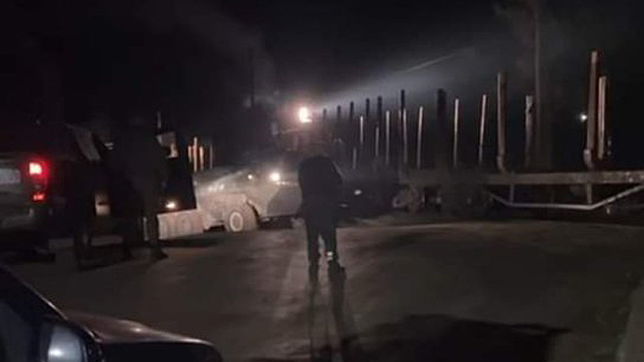 Tras "alerta roja" en La Araucanía: Sujetos queman una camioneta en la vía férrea y disparan contra un tren en Ercilla