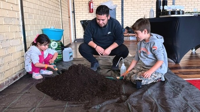 More than a thousand native plants and science in the field: INFOR brought the Flowering Desert closer to the community at the University of La Serena