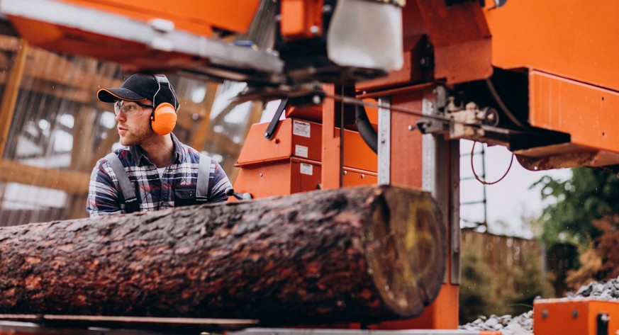 Timber Guilds Criticize CONAF's Absence in the Debate Over the Forestry Sector Crisis