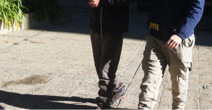 Detienen a dos comuneros acusados de robo e incendio en ruta que une a Victoria con Curacautín