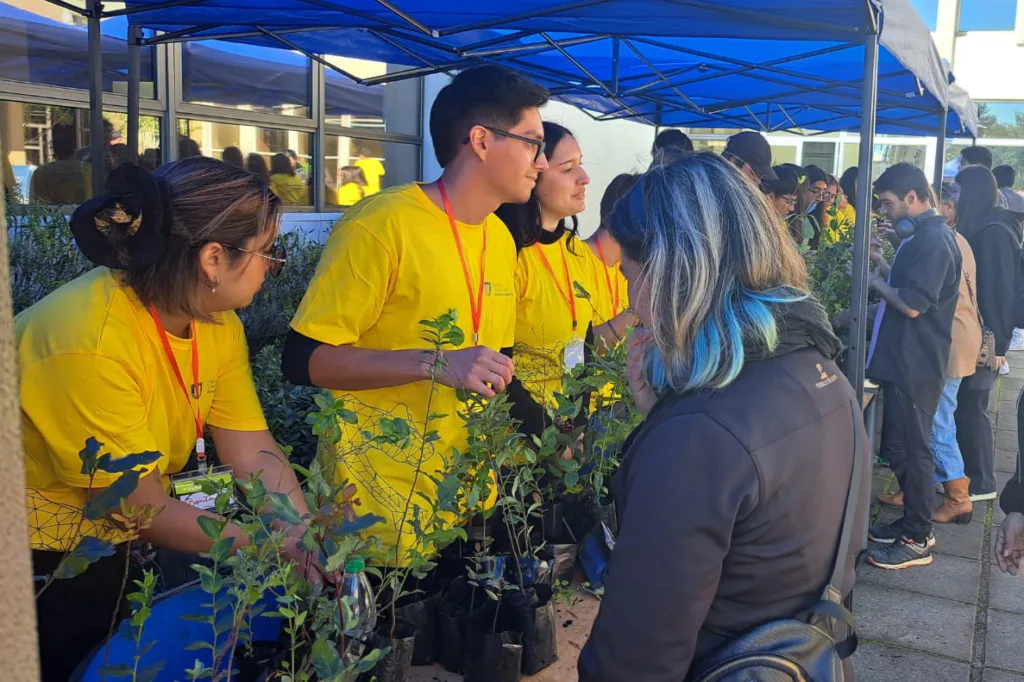 Ciências Florestais UdeC realizou histórica entrega de árvores e aposta na reflorestação urbana
