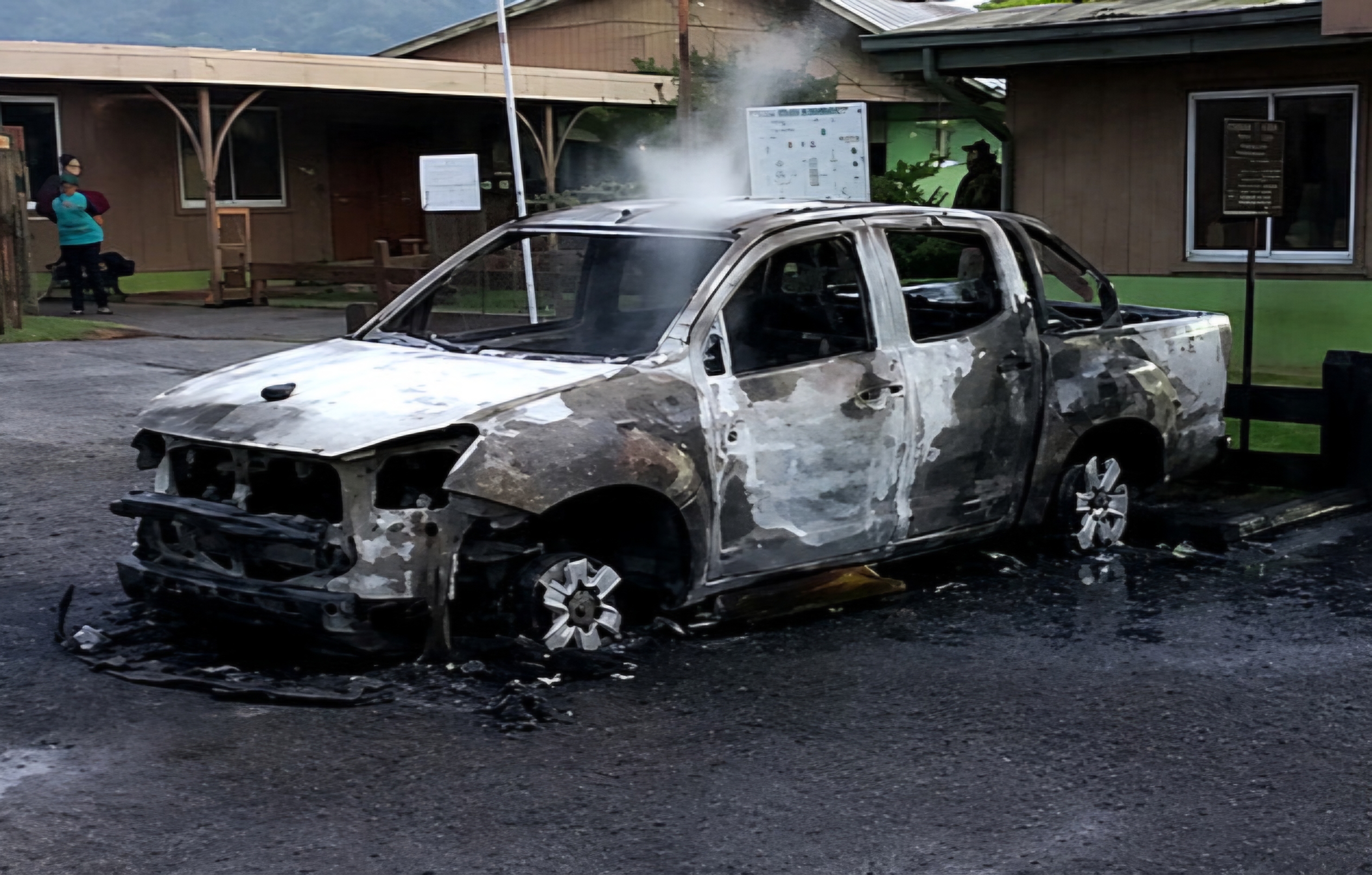 Después de operativo en Temucuicui, ataque incendiario en Collipulli deja cuatro vehículos destruidos