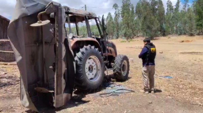 La Araucanía: Authorities Investigate Arson Attack That Destroyed Agricultural Machinery on Farm in Los Sauces