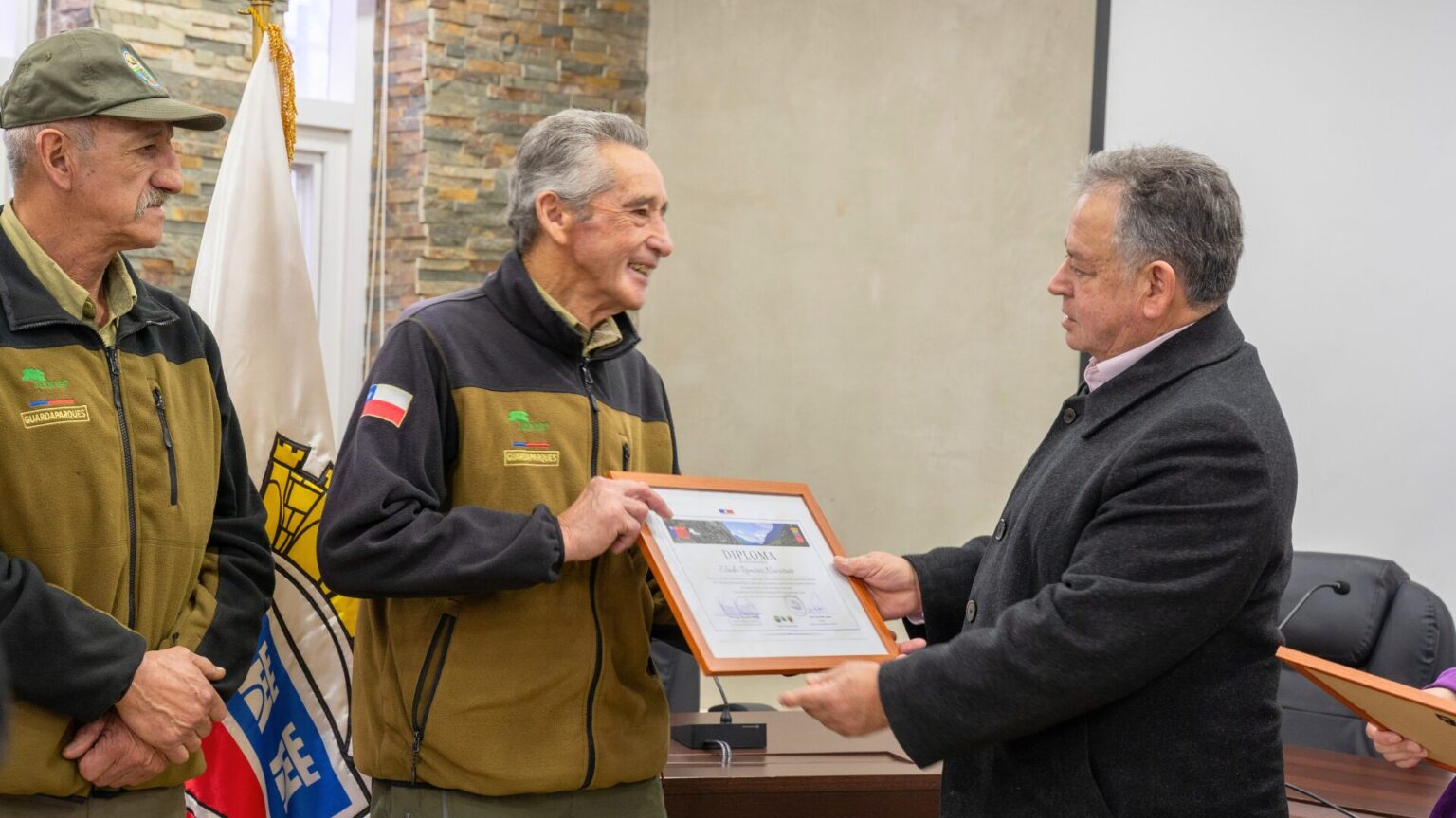 CONAF y el Municipio de Pinto rinden homenaje a guardaparques de la Reserva Nacional Ñuble