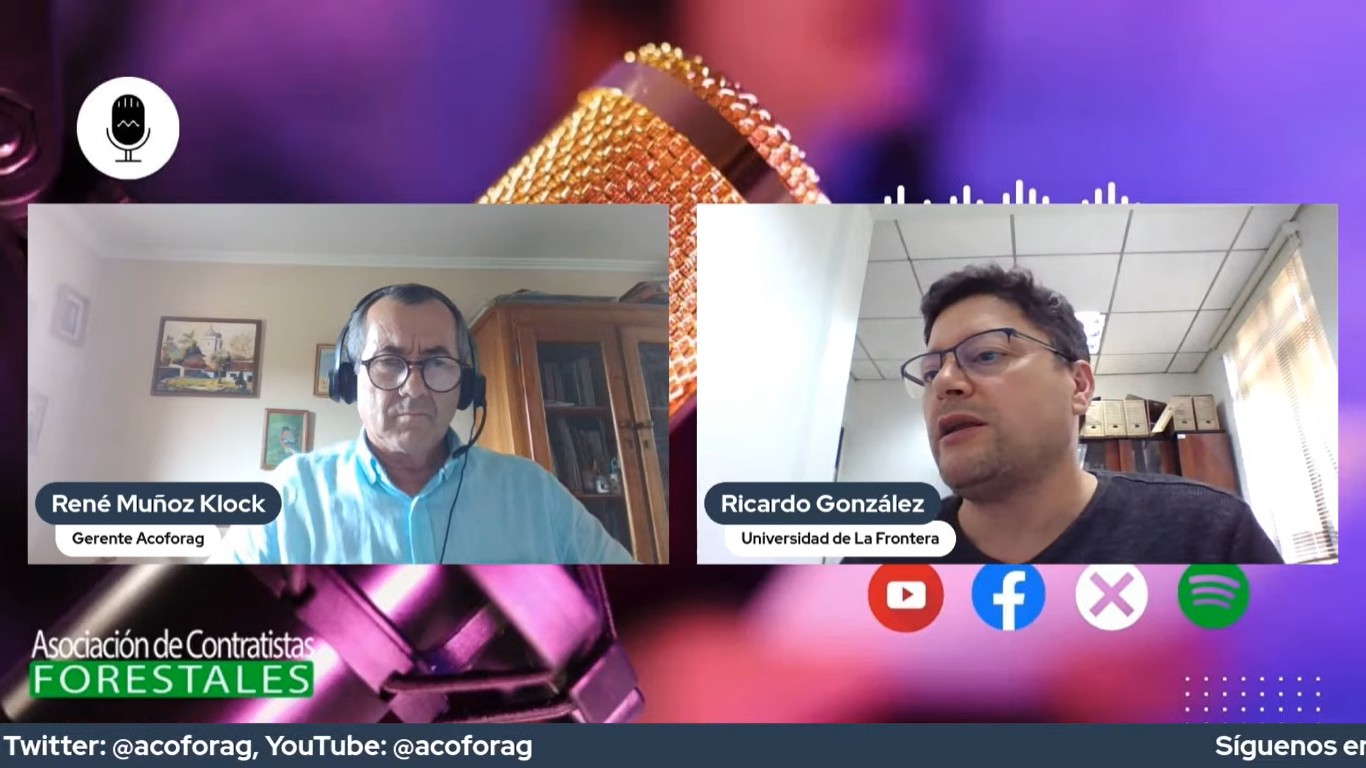 In "Conversando con la Acoforag," Dr. Ricardo González addressed the challenge of conserving and making better use of our native forests