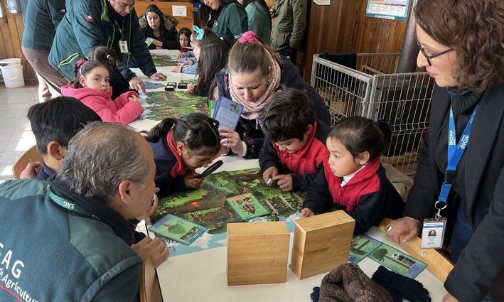 Fun Game About Native Forest Care Presented to Children in Biobío