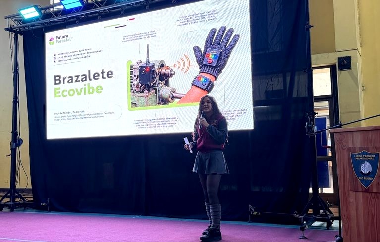 Estudiantes de Río Bueno crean brazalete inteligente para alertar riesgos laborales en faenas forestales