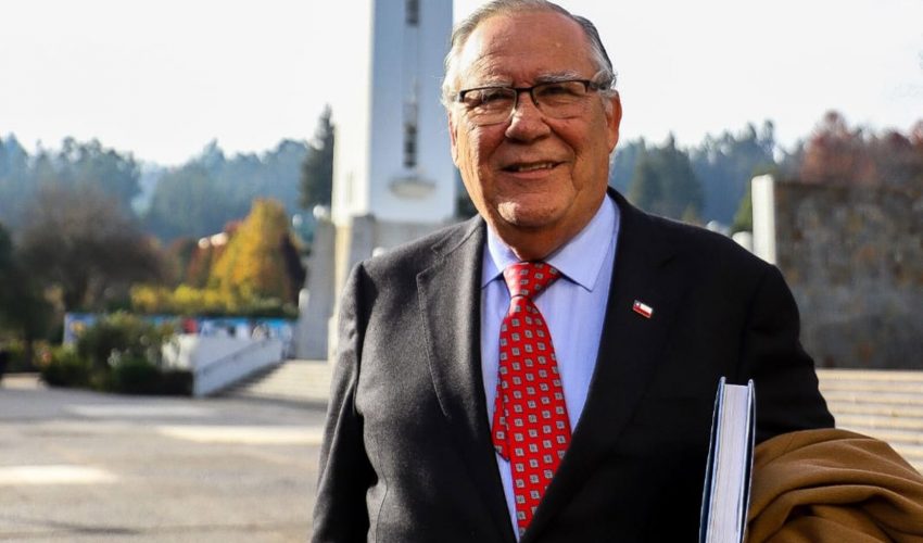“Está disminuyendo el patrimonio forestal de Chile”: ministro de Agricultura advierte baja de hectáreas disponibles