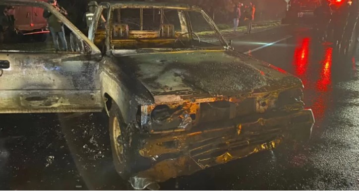 Dos conductores heridos y una camioneta incendiada deja ataque armado al sur de Ercilla