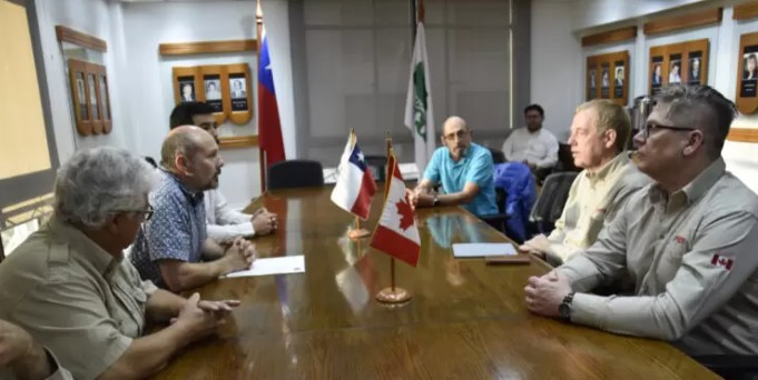 Organización de Chile ante incendios despierta interés de Canadá: "Queremos entender la forma"