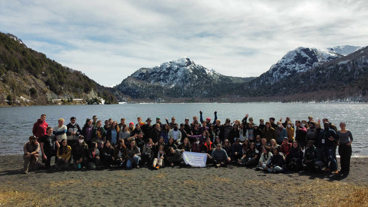 Estudantes de mais de 30 países conheceram o modelo florestal chileno e os desafios em sustentabilidade