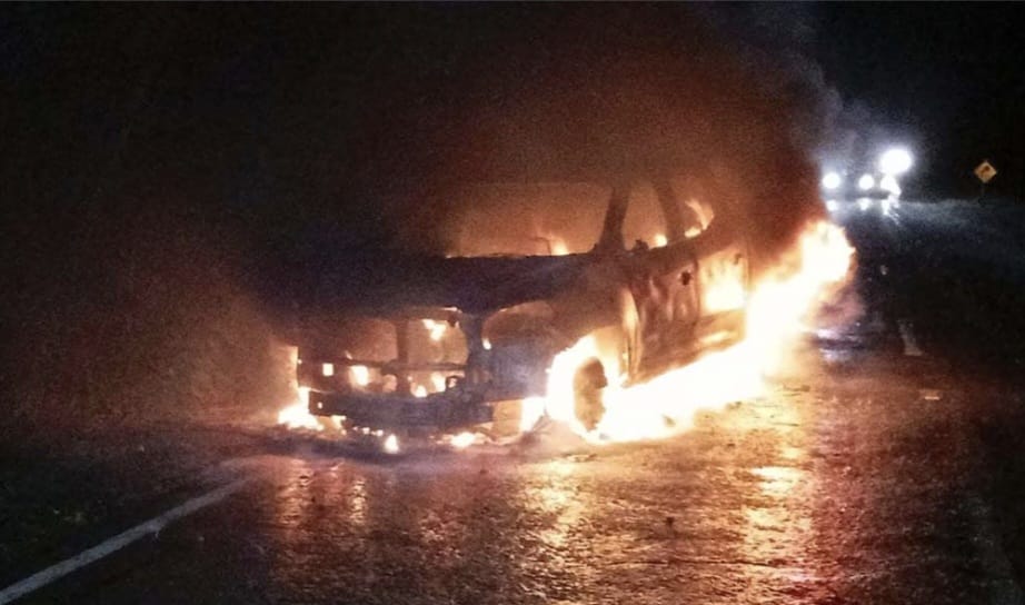 Ataque incendiario en Collipulli deja camioneta destruida en la Ruta R-49