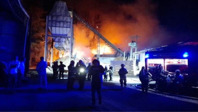 Cerro Colorado Sawmill in Los Ángeles Destroyed After Fire Lasting Over 12 Hours