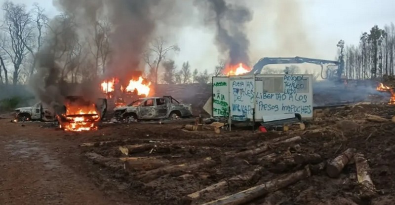 Arson attack destroys vehicles and forestry equipment in Mulchén