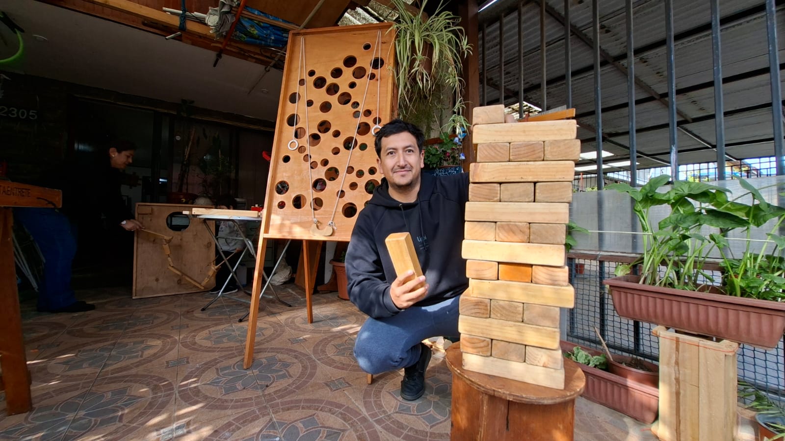 Taentrete: el emprendimiento de Edson Muñoz que rescata la madera para reunir a las familias