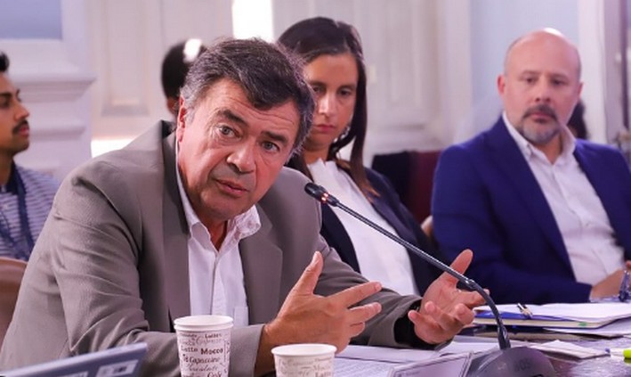 Minister of Agriculture after CMPC statements: "It is not true that there is a retreat"