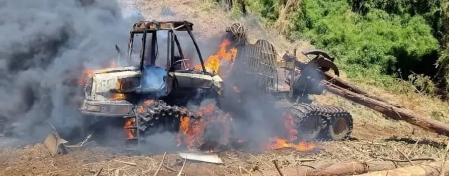 Attack in Teodoro Schmidt Left Machinery and Vehicles Consumed by Flames