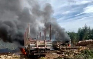 La Araucanía: Arson attack leaves eight vehicles destroyed in rural area of Nueva Imperial