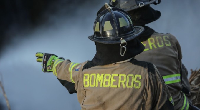 Sujetos atacaron a disparos a bomberos que combatían incendio en sector rural de Concepción