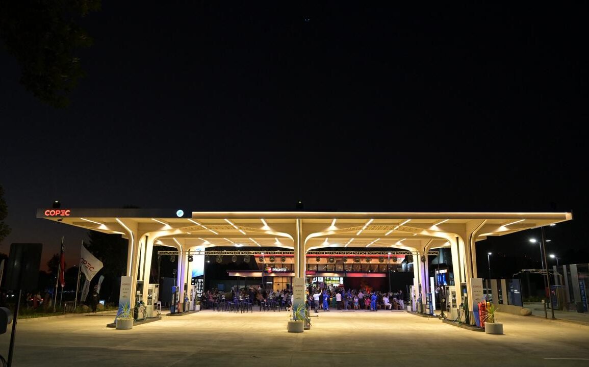 Wood-Built Service Station Inaugurated in Peñalolén