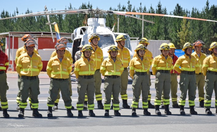CMPC deploys its largest firefighting force: one thousand brigade members and 21 aircraft for the region