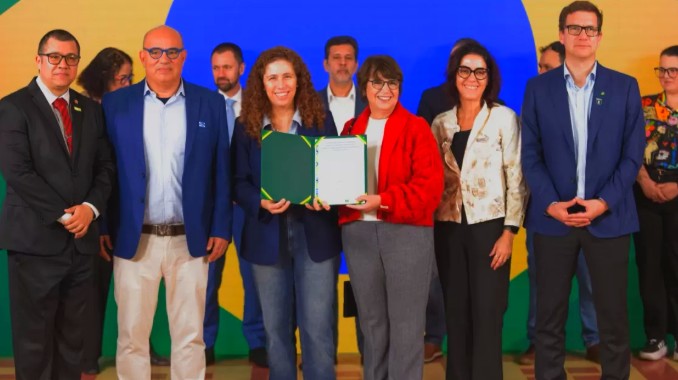 CMPC da un nuevo paso en Brasil con terminal portuario para exportar celulosa