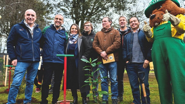 Municipio de Valdivia, CONAF y FAO impulsan el enriquecimiento del bosque de tres parques urbanos