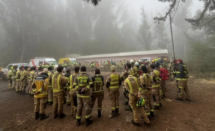 Valparaíso Firefighters Lead Massive Wildfire Simulation Drill