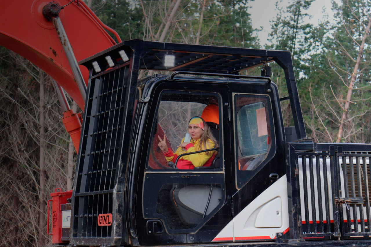 Mulheres, novas operadoras de maquinário florestal