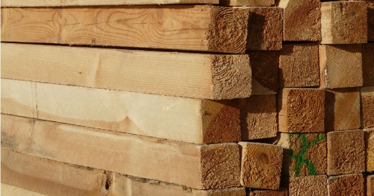 Trump confirms new tariffs on lumber and furniture: they will increase over time