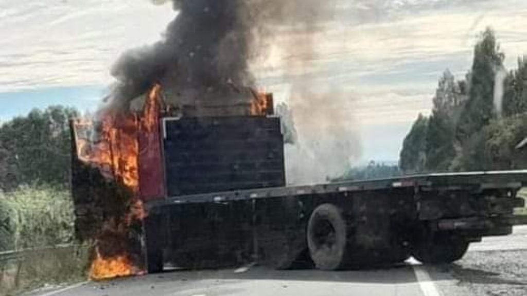 Ataque incendiário em Cañete deixa motorista de caminhão ferido por impacto de bala