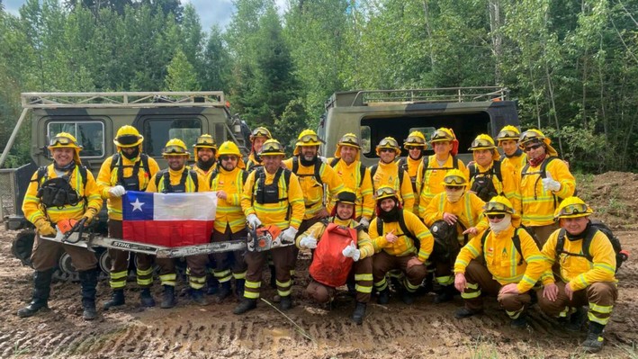 Chilean Firefighters Battle Wildfires in Canada