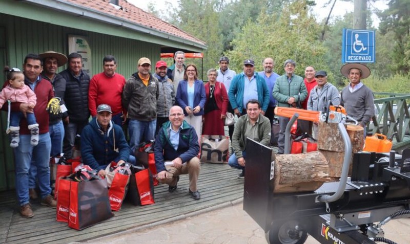 Native Forest Owners in Maule Receive Machinery and Equipment for Dendroenergy Production